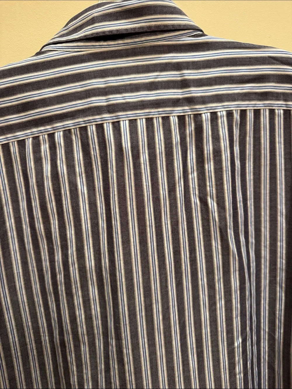 Thomas Dean Men's Gray and White Vertical Stripe Button-Down Shirt